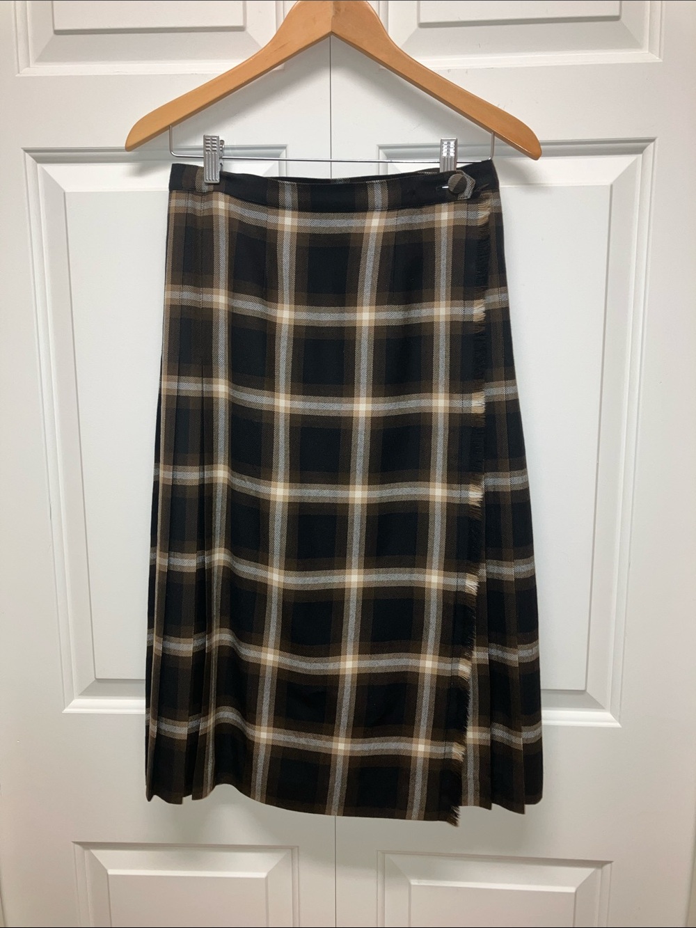 Vintage Surrey Classics pure virgin wool plaid tartan kilt skirt, brown/black 28